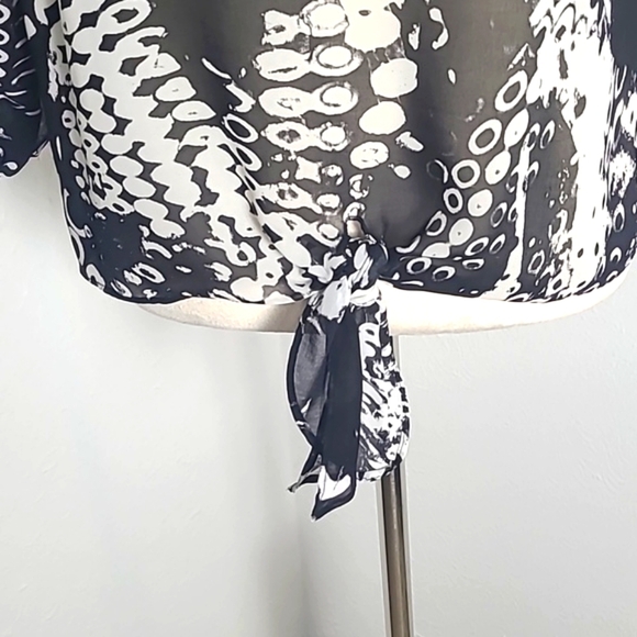 a.n.a. Black & White Patterned Sheer Top with Blue Trim,Ties at Waist Size Small - Picture 3 of 9